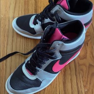 Nike wedge tennis shoes